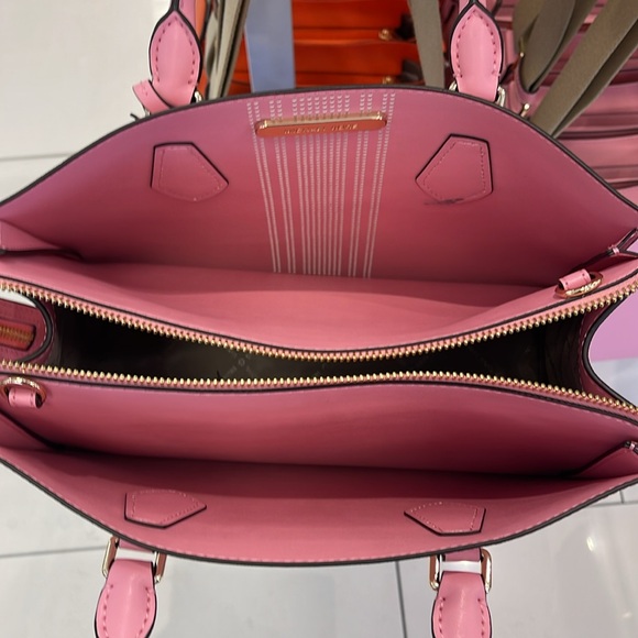 MICHAEL KORS
Sheila Medium CZ Faux Saffiano Leather Satchel Crossbody 
NWT - Picture 7 of 16